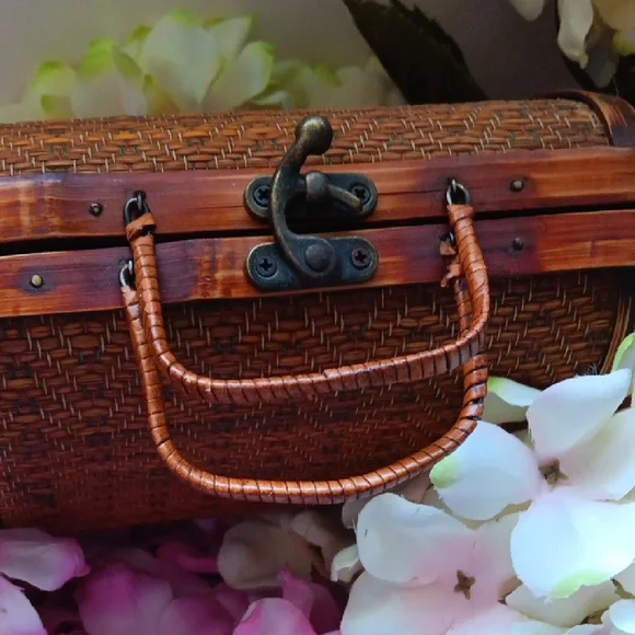 Vintage Woven Basket Handbag - Picture 9 of 9